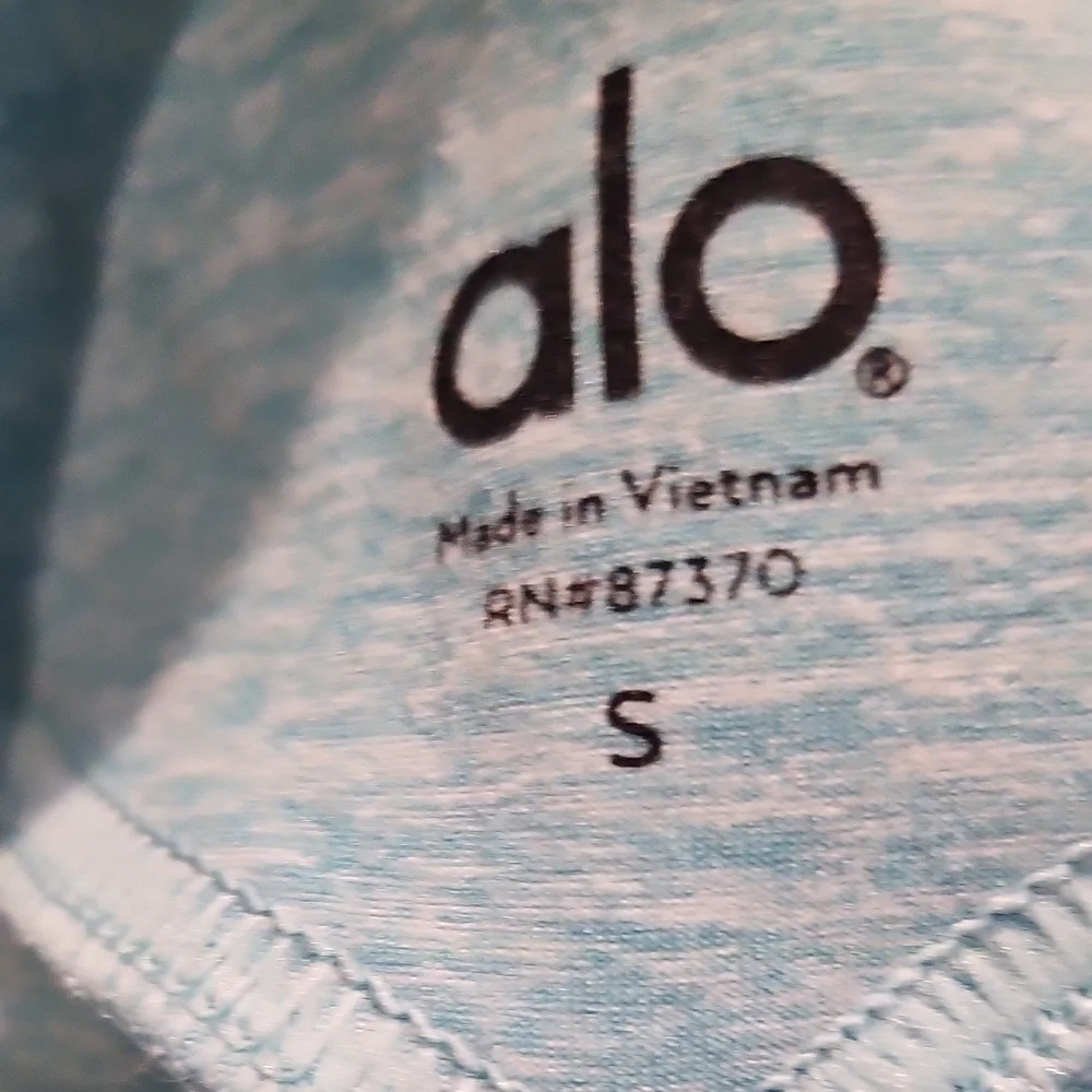 ALO Yoga Women's Sky Blue Leggings - Picture 6 of 6